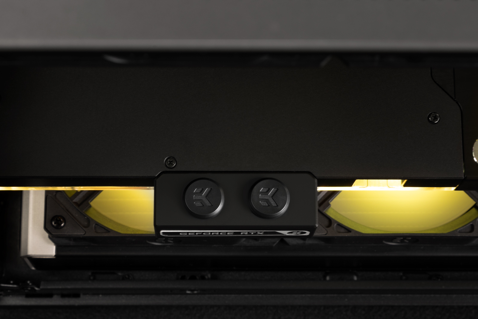 EK-Quantum-Scalar2-SFF+Side-Port-Terminals-Comparison-regular-terminal-Art1-2