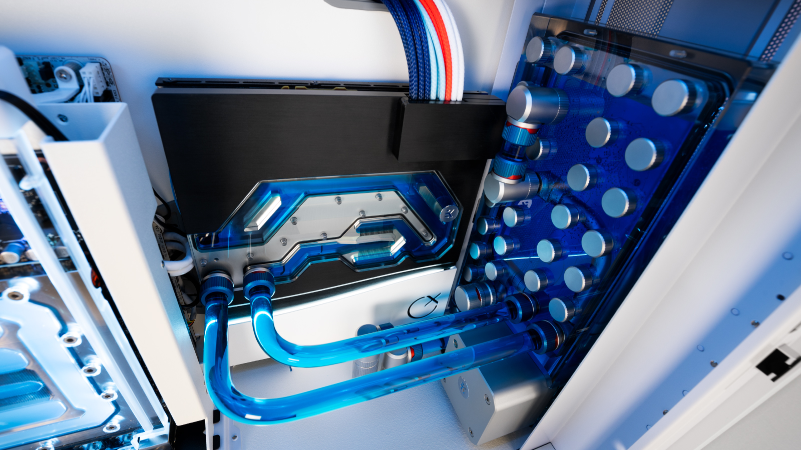 EK universal distro plate for 140mm fan mounts